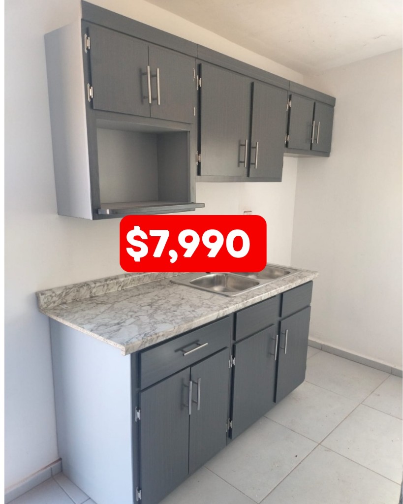 Paquete de cocina con loseta en muro y cubierta clara, desde 7,990 pesos